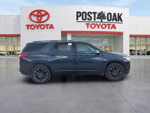 Graphite Metallic 2021 Chevrolet Traverse RS