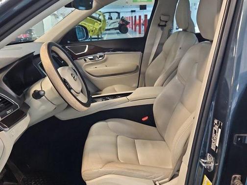 2019 Volvo XC90 T6 Momentum