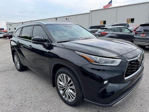 Midnight Black Metallic 2023 Toyota Highlander Platinum