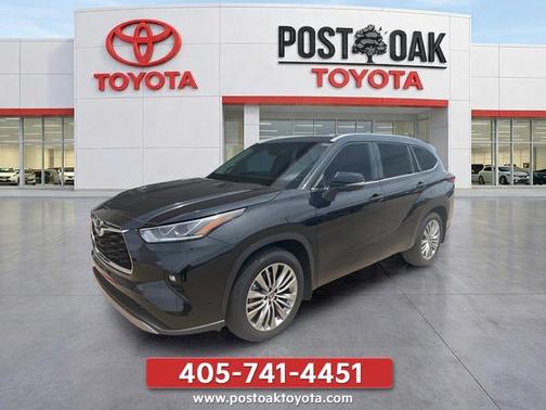 Midnight Black Metallic 2023 Toyota Highlander Platinum