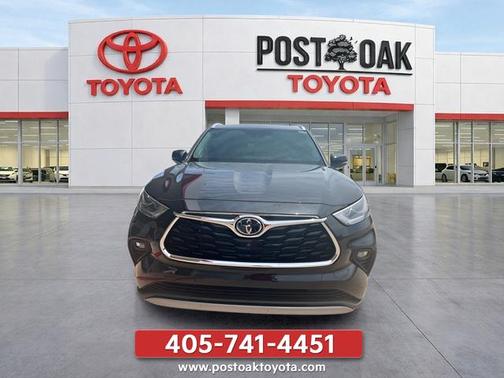 Midnight Black Metallic 2023 Toyota Highlander Platinum