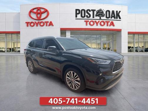 Midnight Black Metallic 2023 Toyota Highlander Platinum