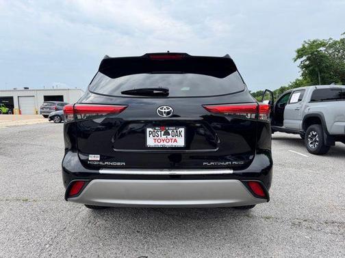 Midnight Black Metallic 2023 Toyota Highlander Platinum