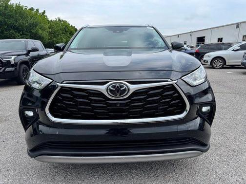 Midnight Black Metallic 2023 Toyota Highlander Platinum