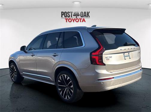 2025 Volvo XC90 B5 Plus 6-Seater