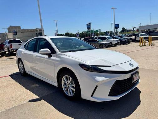 Ice 2025 Toyota Camry LE