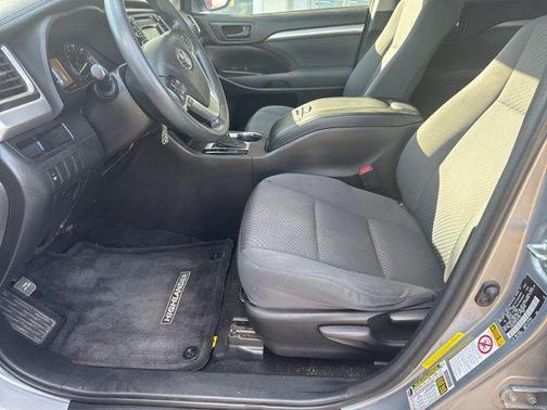 2016 Toyota Highlander LE