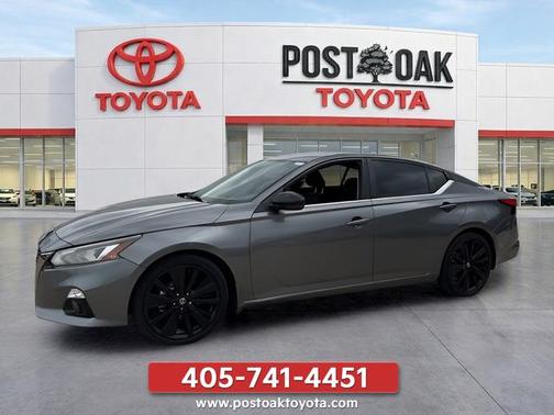Gun Metallic 2022 Nissan Altima SR FWD
