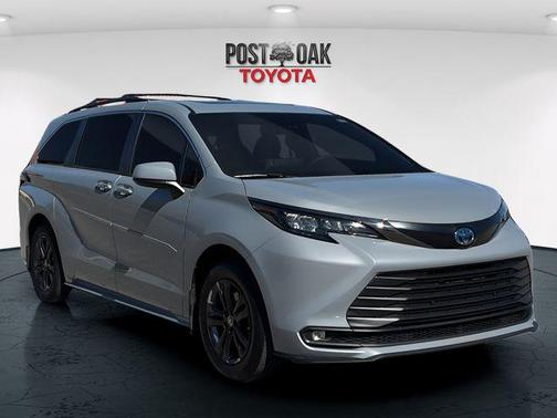 2024 Toyota Sienna Woodland Edition