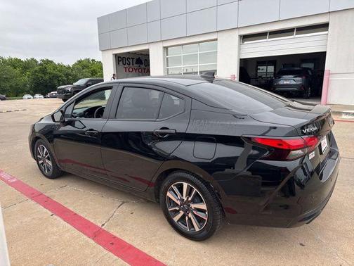 Super Black Metallic 2023 Nissan Versa 1.6 SV