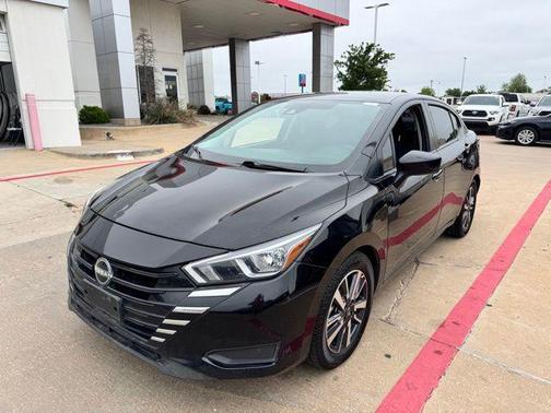 Super Black Metallic 2023 Nissan Versa 1.6 SV
