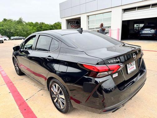 Super Black Metallic 2023 Nissan Versa 1.6 SV