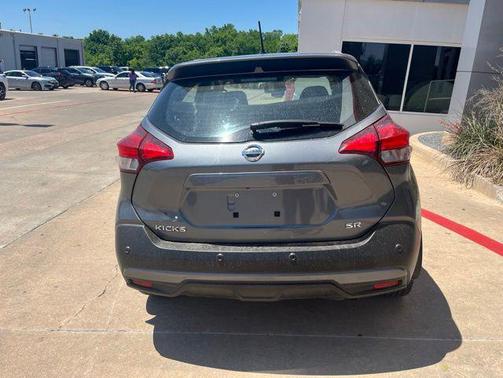 Gun Metallic 2020 Nissan Kicks SR