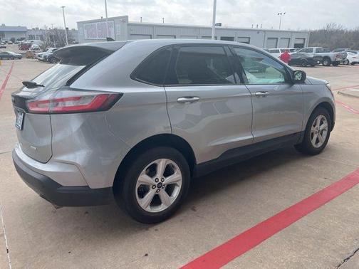 2020 Ford Edge SE