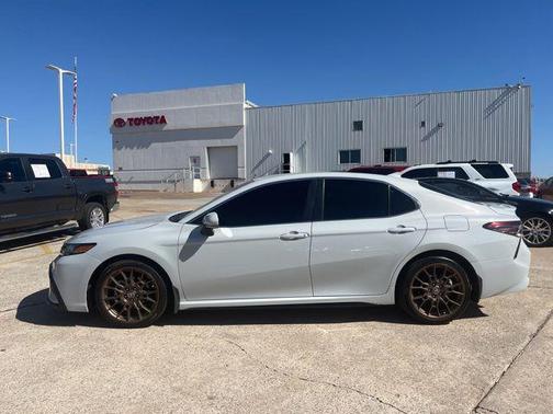 Ice 2023 Toyota Camry SE