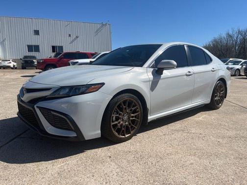 Ice 2023 Toyota Camry SE