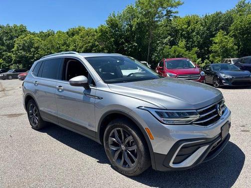 Pyrite Silver Metallic 2023 Volkswagen Tiguan 2.0T SE