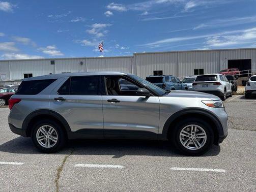 Silver Metallic 2022 Ford Explorer Base
