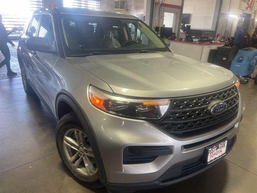Silver Metallic 2022 Ford Explorer Base