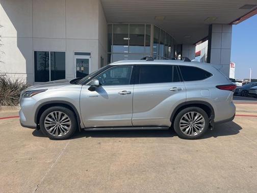 2021 Toyota Highlander Hybrid Platinum