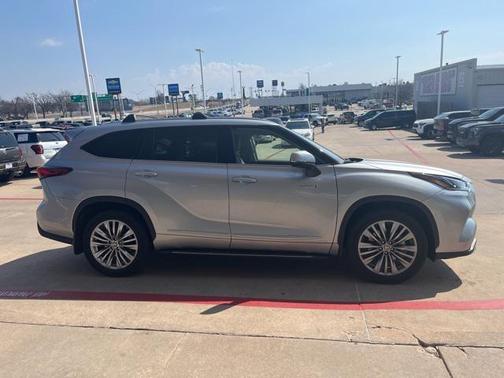 2021 Toyota Highlander Hybrid Platinum