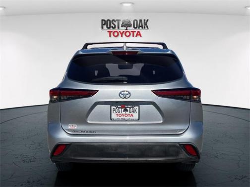 2020 Toyota Highlander LE