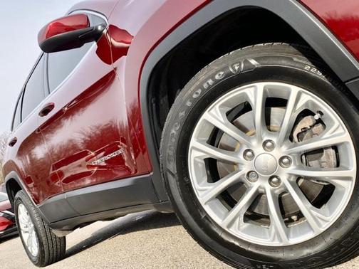 Velvet Red Pearlcoat 2019 Jeep Cherokee Latitude