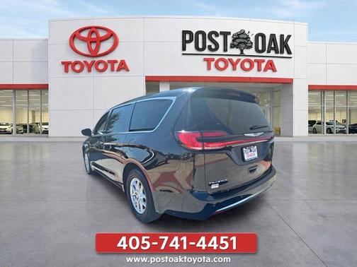 Diamond Black Crystal Pearlcoat 2025 Chrysler Pacifica L