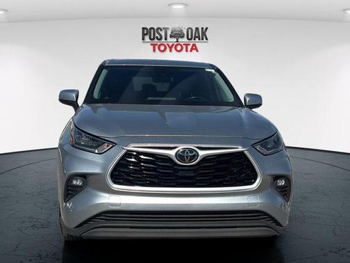 2020 Toyota Highlander LE