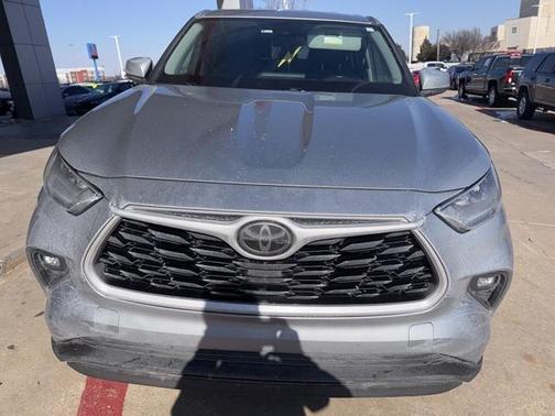 2020 Toyota Highlander LE