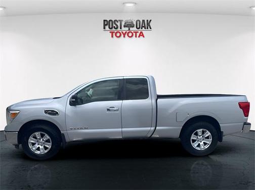 2017 Nissan Titan SV