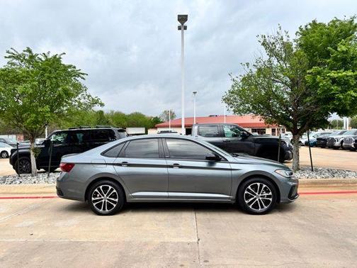 Platinum Gray Metallic 2025 Volkswagen Jetta 1.5T Sport