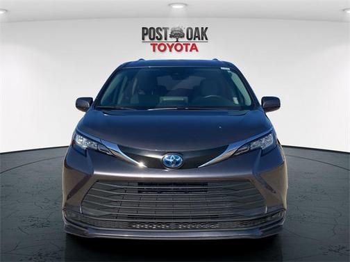 2022 Toyota Sienna LE