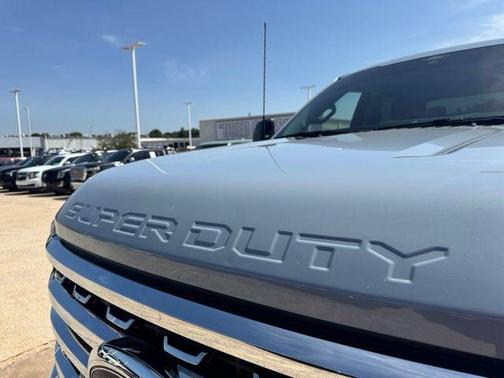 Glacier Gray Metallic Tri-Coat 2025 Ford F-250 Lariat