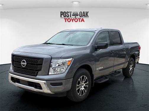 2023 Nissan Titan SV