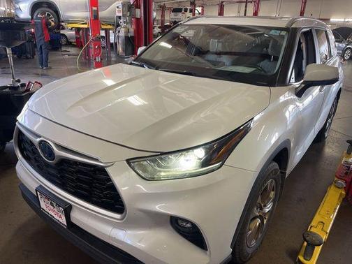 Wind Chill Pearl 2023 Toyota Highlander Hybrid XLE