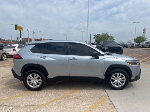 0d10 2025 Toyota Corolla Cross L