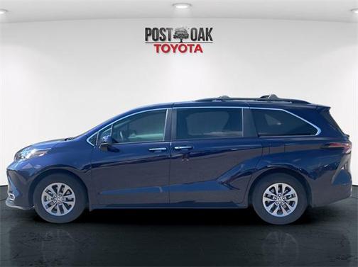 2024 Toyota Sienna XLE 8 Passenger
