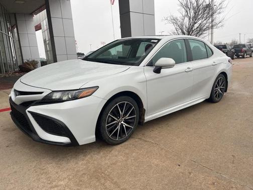 2024 Toyota Camry Hybrid SE