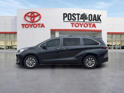 Midnight Black Metallic 2023 Toyota Sienna XLE