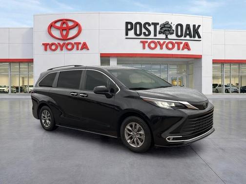 Midnight Black Metallic 2023 Toyota Sienna XLE