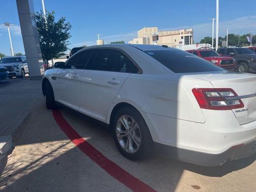 White 2015 Ford Taurus SEL