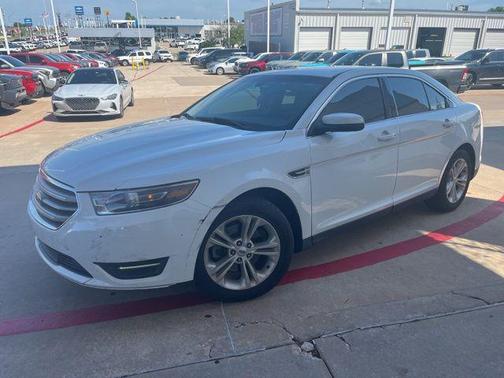 White 2015 Ford Taurus SEL