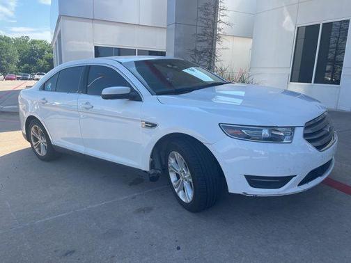 White 2015 Ford Taurus SEL