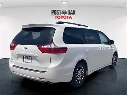 2019 Toyota Sienna XLE