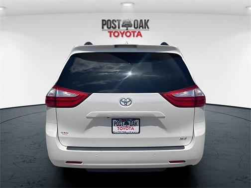 2019 Toyota Sienna XLE