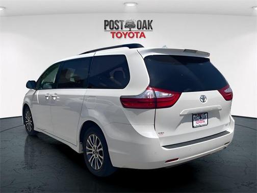 2019 Toyota Sienna XLE
