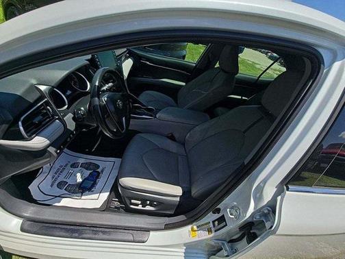 2023 Toyota Camry Hybrid XLE