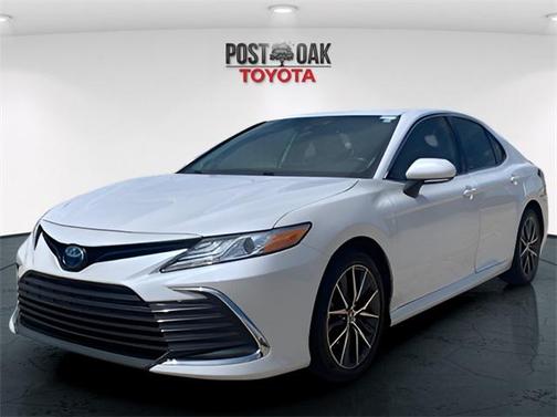 2023 Toyota Camry Hybrid XLE
