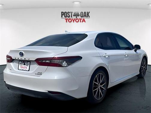 2023 Toyota Camry Hybrid XLE